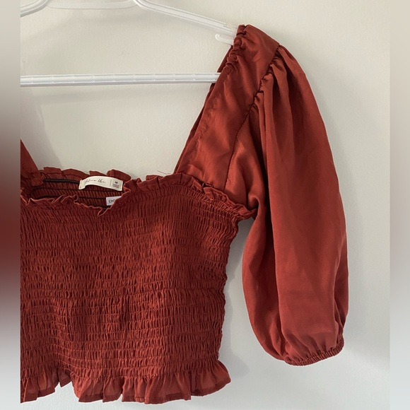 Active Usa Wide Shoulder Crop top Size Medium - Picture 4 of 6